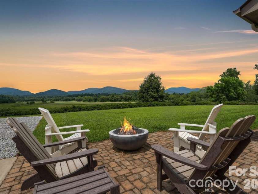 326 Golden Valley Drive, Hendersonville, NC 28792.  MLS# CAR4405195, YatesRealty ID 933. 