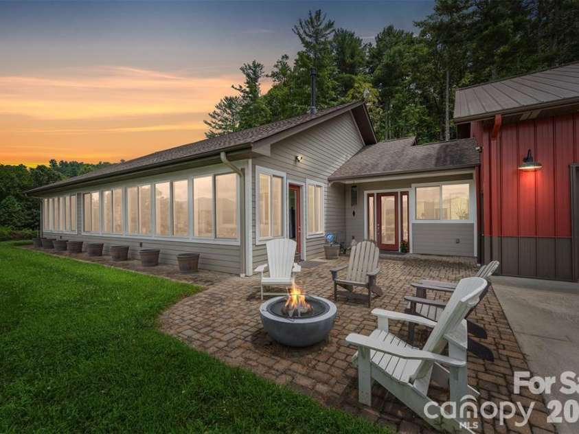 326 Golden Valley Drive, Hendersonville, NC 28792.  MLS# CAR4405195, YatesRealty ID 933. 