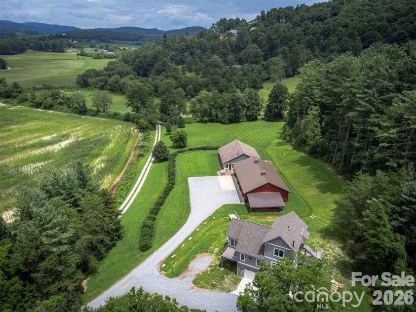 326 Golden Valley Drive, Hendersonville, NC 28792.  MLS# CAR4405195, YatesRealty ID 933. 