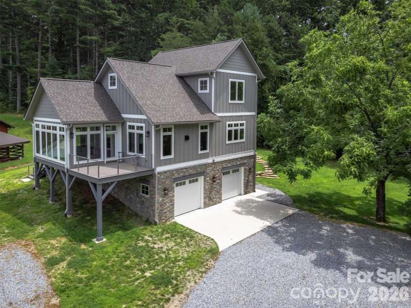 326 Golden Valley Drive, Hendersonville, NC 28792.  MLS# CAR4405195, YatesRealty ID 933. 