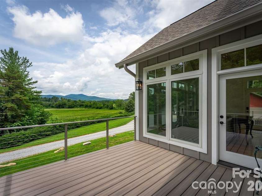 326 Golden Valley Drive, Hendersonville, NC 28792.  MLS# CAR4405195, YatesRealty ID 933. 