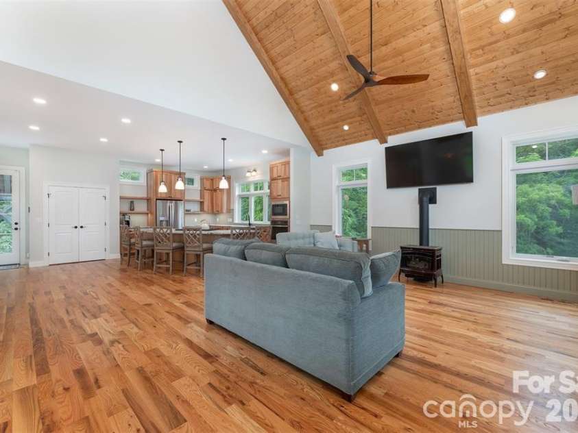 326 Golden Valley Drive, Hendersonville, NC 28792.  MLS# CAR4405195, YatesRealty ID 933. 