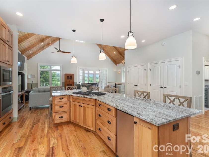 326 Golden Valley Drive, Hendersonville, NC 28792.  MLS# CAR4405195, YatesRealty ID 933. 