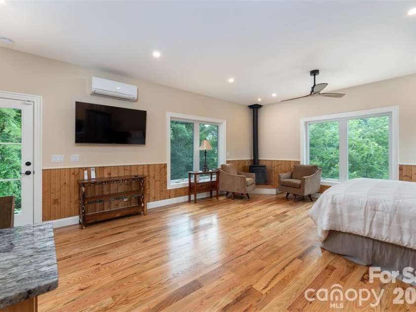 326 Golden Valley Drive, Hendersonville, NC 28792.  MLS# CAR4405195, YatesRealty ID 933. 