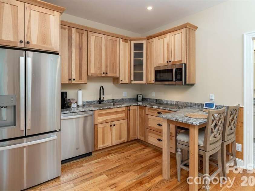 326 Golden Valley Drive, Hendersonville, NC 28792.  MLS# CAR4405195, YatesRealty ID 933. 