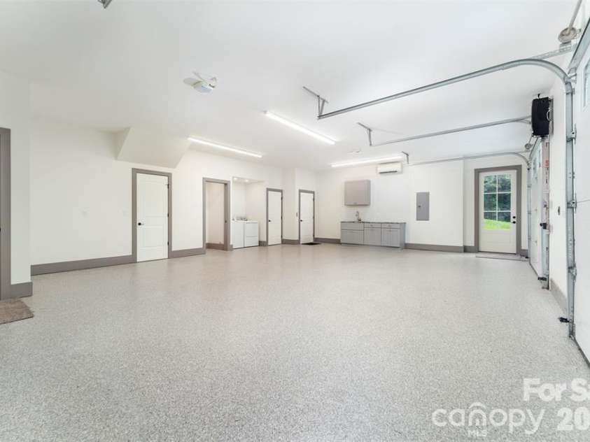 326 Golden Valley Drive, Hendersonville, NC 28792.  MLS# CAR4405195, YatesRealty ID 933. 