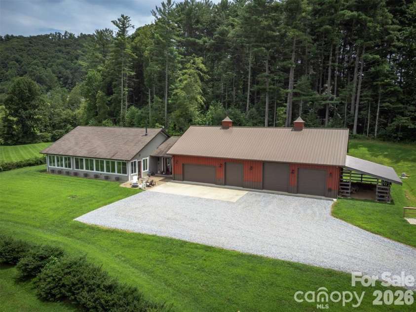 326 Golden Valley Drive, Hendersonville, NC 28792.  MLS# CAR4405195, YatesRealty ID 933. 