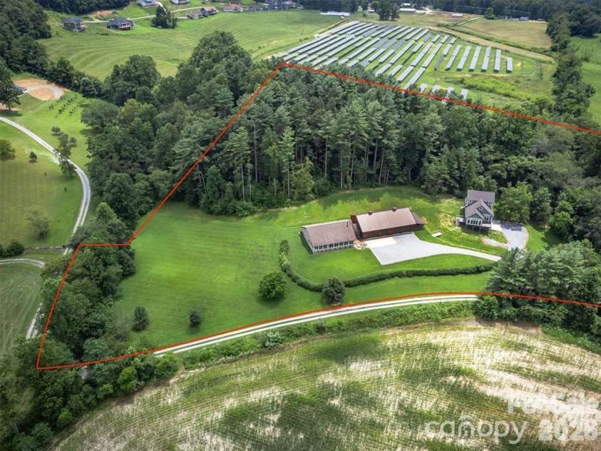 326 Golden Valley Drive, Hendersonville, NC 28792.  MLS# CAR4405195, YatesRealty ID 933. 