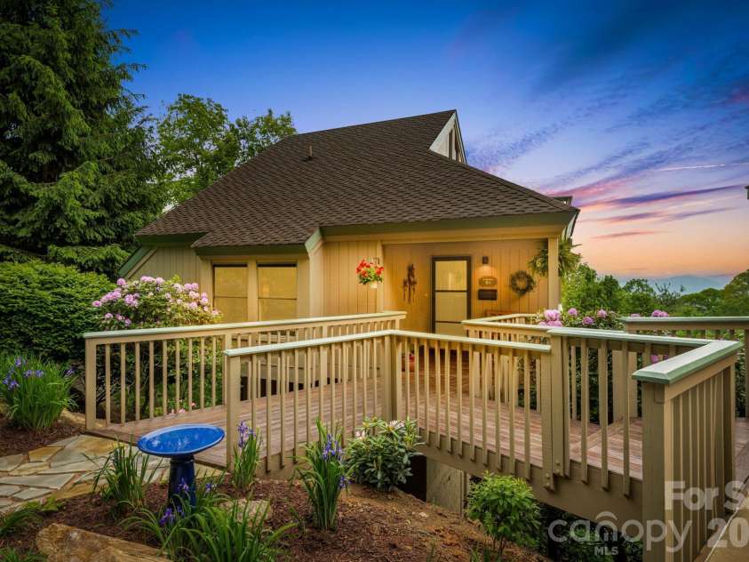 61 Ivy Ridge Road, Burnsville, NC 28714.  MLS# CAR4362317, YatesRealty ID 9330. 