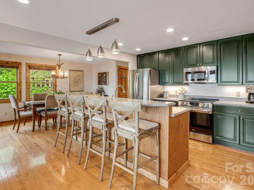 61 Ivy Ridge Road, Burnsville, NC 28714.  MLS# CAR4362317, YatesRealty ID 9330. 