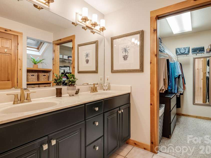 61 Ivy Ridge Road, Burnsville, NC 28714.  MLS# CAR4362317, YatesRealty ID 9330. 