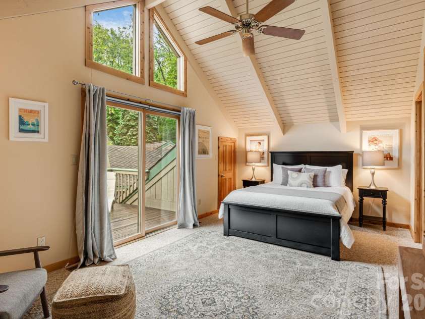 61 Ivy Ridge Road, Burnsville, NC 28714.  MLS# CAR4362317, YatesRealty ID 9330. 