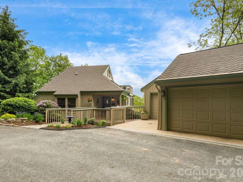 61 Ivy Ridge Road, Burnsville, NC 28714.  MLS# CAR4362317, YatesRealty ID 9330. 