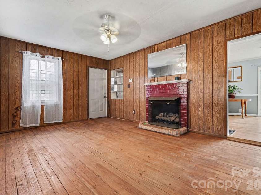 1048 Old Thompson Avenue, Lancaster, SC 29720.  MLS# CAR4341659, YatesRealty ID 9331. 