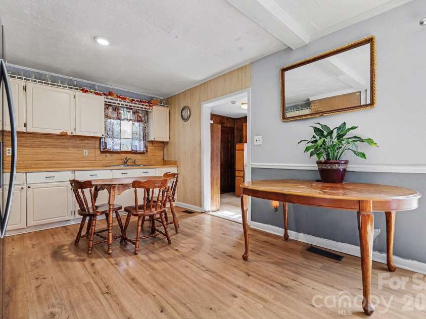 1048 Old Thompson Avenue, Lancaster, SC 29720.  MLS# CAR4341659, YatesRealty ID 9331. 