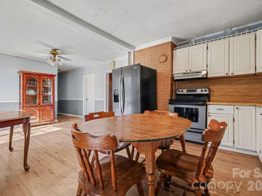1048 Old Thompson Avenue, Lancaster, SC 29720.  MLS# CAR4341659, YatesRealty ID 9331. 