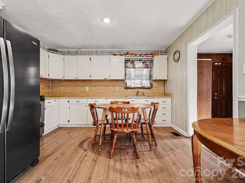 1048 Old Thompson Avenue, Lancaster, SC 29720.  MLS# CAR4341659, YatesRealty ID 9331. 