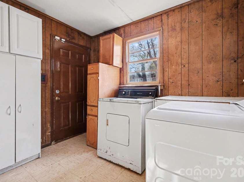 1048 Old Thompson Avenue, Lancaster, SC 29720.  MLS# CAR4341659, YatesRealty ID 9331. 
