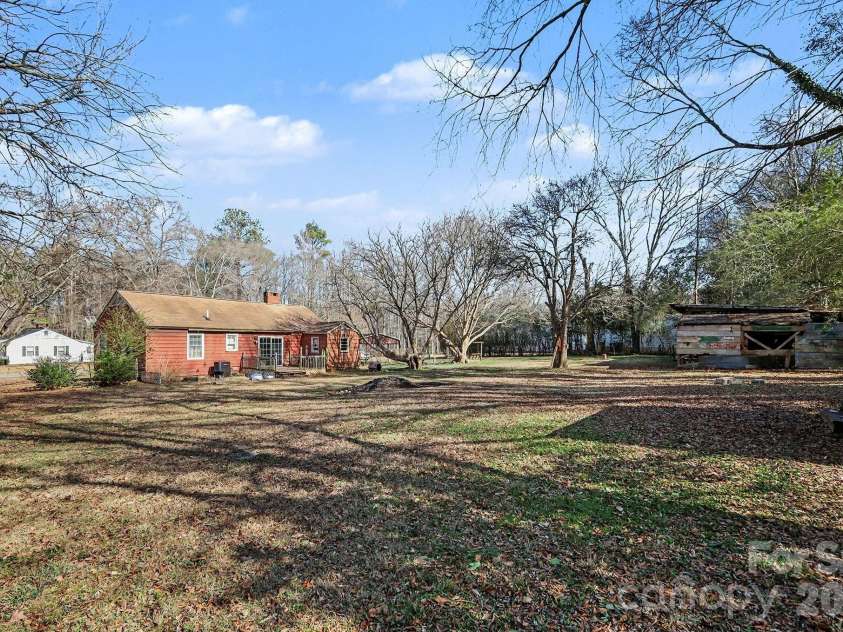 1048 Old Thompson Avenue, Lancaster, SC 29720.  MLS# CAR4341659, YatesRealty ID 9331. 