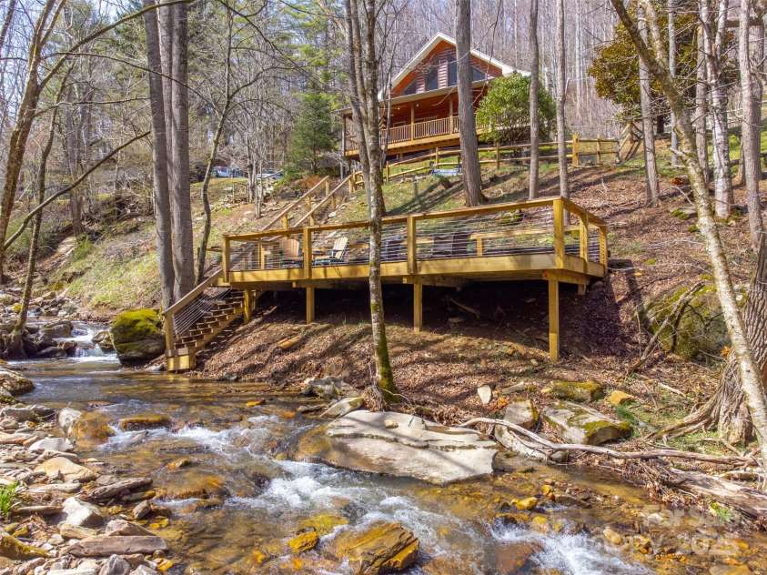 51 Nome Drive, Waynesville, NC 28785.  MLS# CAR4240383, YatesRealty ID 9332. 