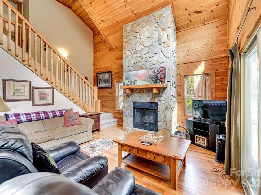 51 Nome Drive, Waynesville, NC 28785.  MLS# CAR4240383, YatesRealty ID 9332. 