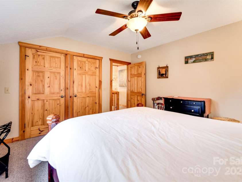 51 Nome Drive, Waynesville, NC 28785.  MLS# CAR4240383, YatesRealty ID 9332. 