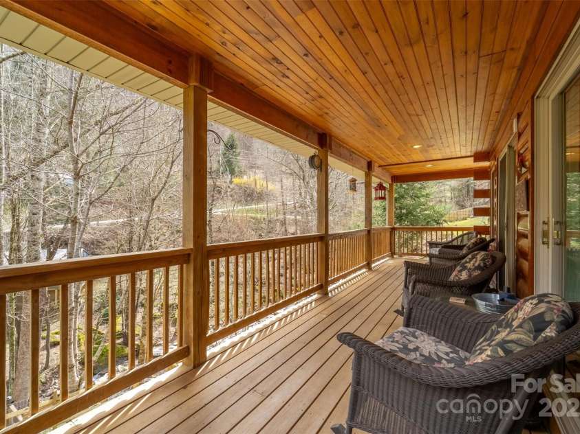 51 Nome Drive, Waynesville, NC 28785.  MLS# CAR4240383, YatesRealty ID 9332. 