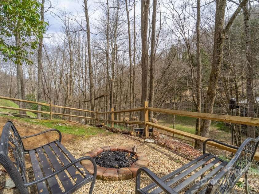 51 Nome Drive, Waynesville, NC 28785.  MLS# CAR4240383, YatesRealty ID 9332. 