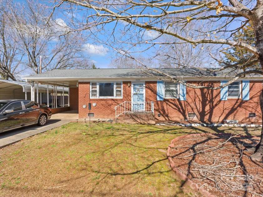 3204 Starrland Drive, Gastonia, NC 28052.  MLS# CAR4224791, YatesRealty ID 9334. 
