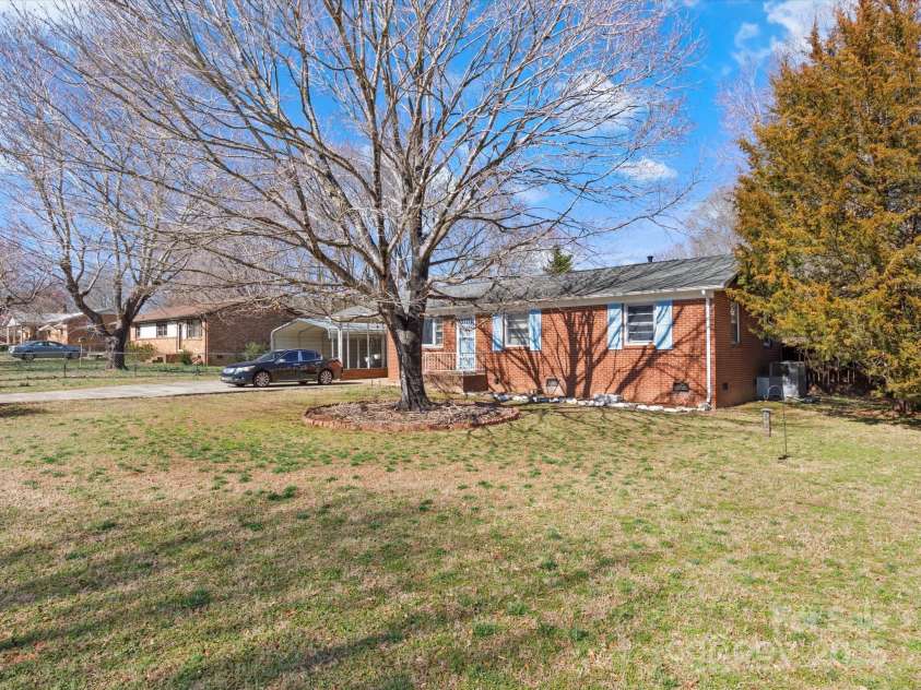 3204 Starrland Drive, Gastonia, NC 28052.  MLS# CAR4224791, YatesRealty ID 9334. 