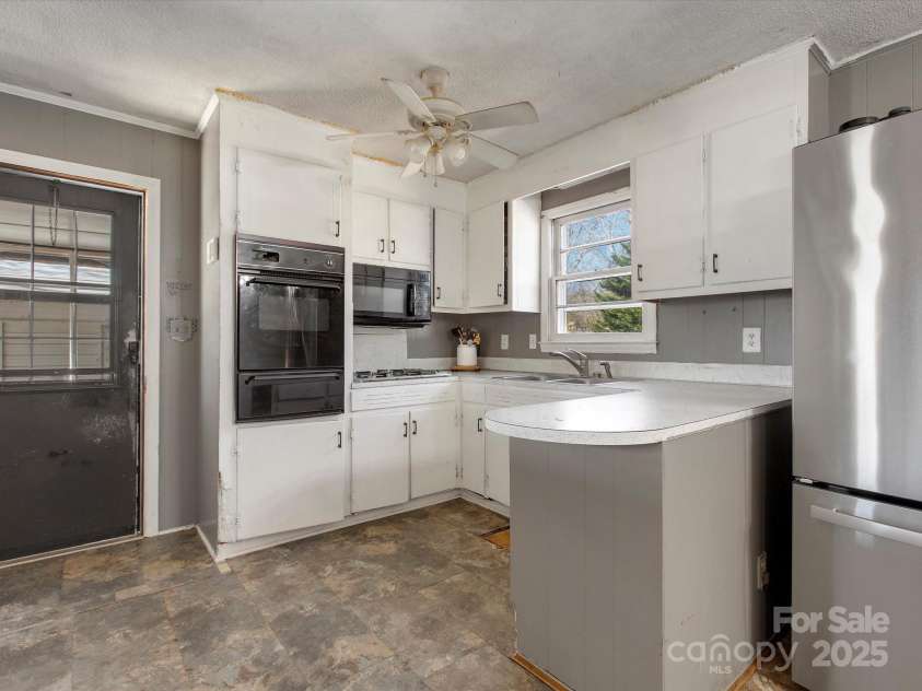 3204 Starrland Drive, Gastonia, NC 28052.  MLS# CAR4224791, YatesRealty ID 9334. 