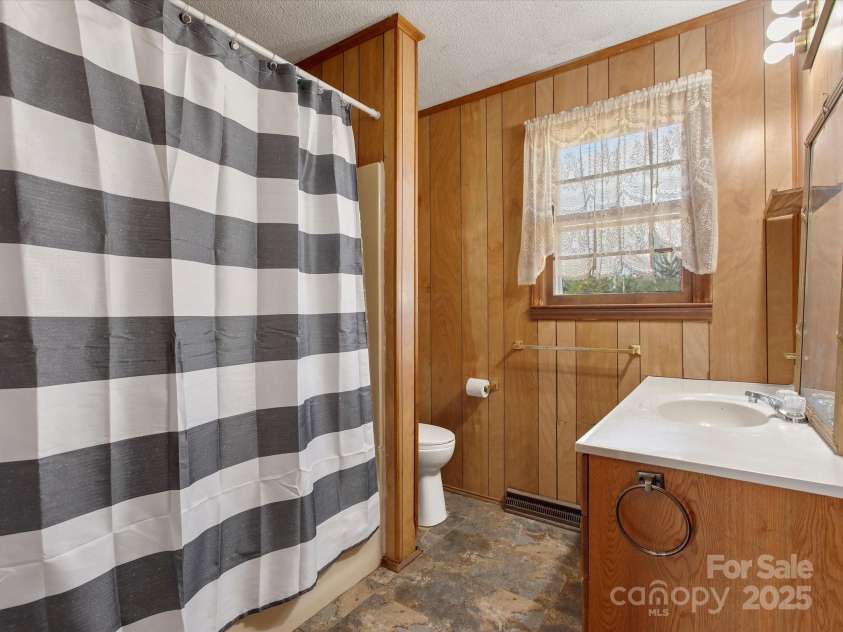 3204 Starrland Drive, Gastonia, NC 28052.  MLS# CAR4224791, YatesRealty ID 9334. 