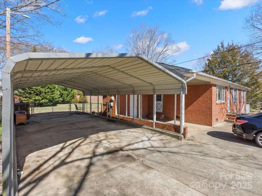 3204 Starrland Drive, Gastonia, NC 28052.  MLS# CAR4224791, YatesRealty ID 9334. 
