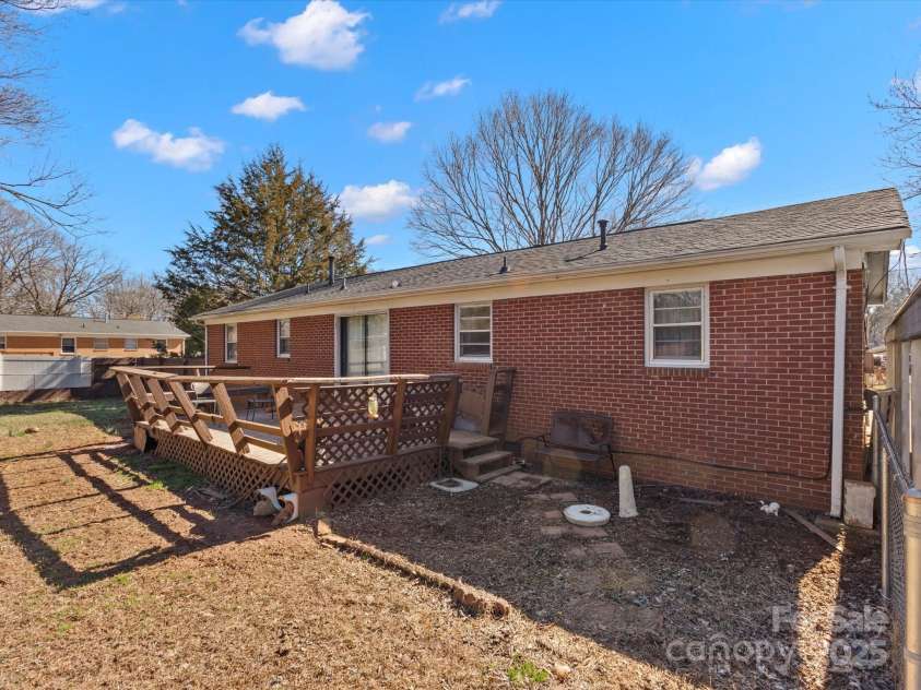 3204 Starrland Drive, Gastonia, NC 28052.  MLS# CAR4224791, YatesRealty ID 9334. 