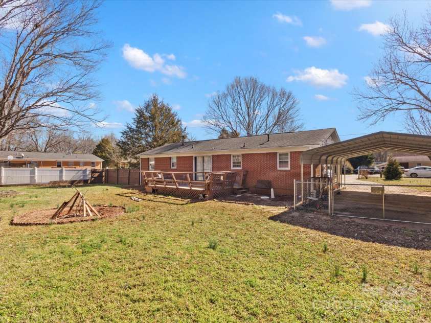 3204 Starrland Drive, Gastonia, NC 28052.  MLS# CAR4224791, YatesRealty ID 9334. 