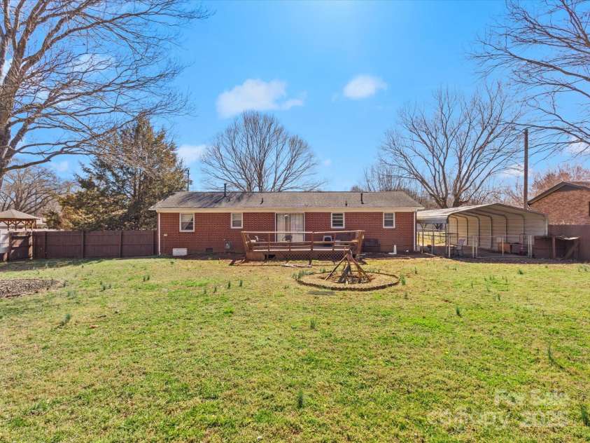3204 Starrland Drive, Gastonia, NC 28052.  MLS# CAR4224791, YatesRealty ID 9334. 