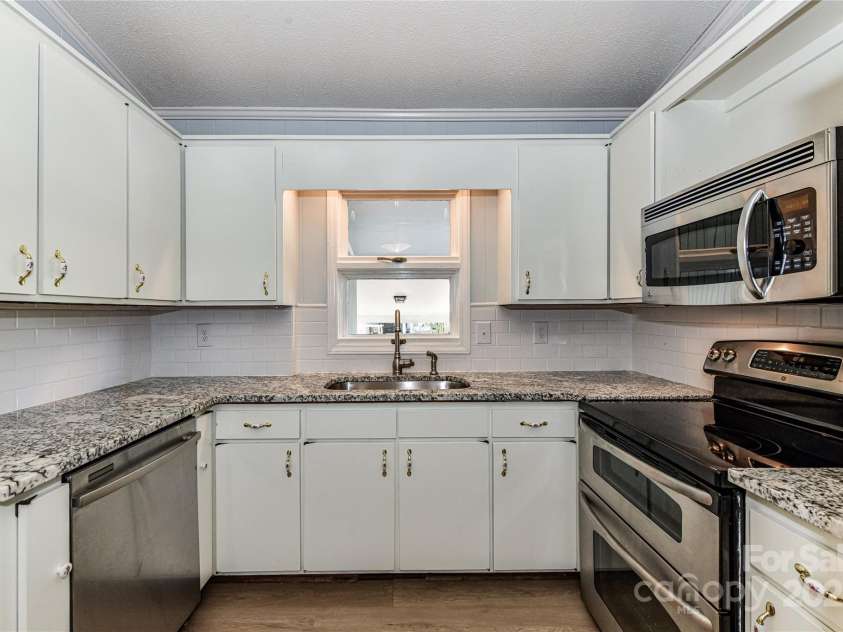 1021 Cyrus Edwards Road, Monroe, NC 28110.  MLS# CAR4314591, YatesRealty ID 9336. Kitchen
