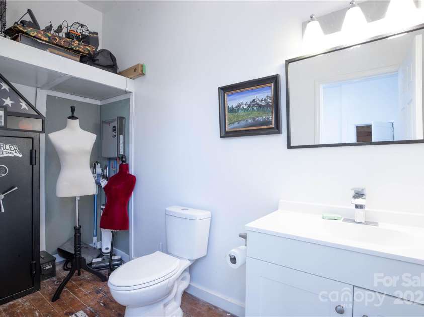 23 N 226 Highway, Bakersville, NC 28705.  MLS# CAR4233952, YatesRealty ID 9336. 