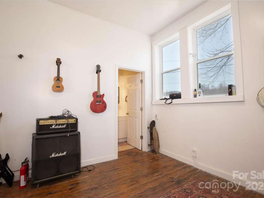 23 N 226 Highway, Bakersville, NC 28705.  MLS# CAR4233952, YatesRealty ID 9336. 