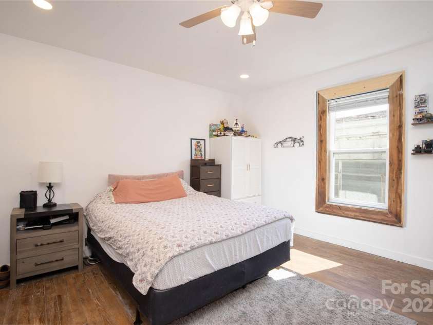 23 N 226 Highway, Bakersville, NC 28705.  MLS# CAR4318730, YatesRealty ID 9336. 