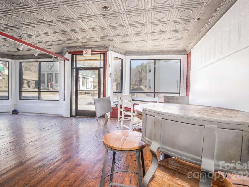 23 N 226 Highway, Bakersville, NC 28705.  MLS# CAR4318730, YatesRealty ID 9336. 