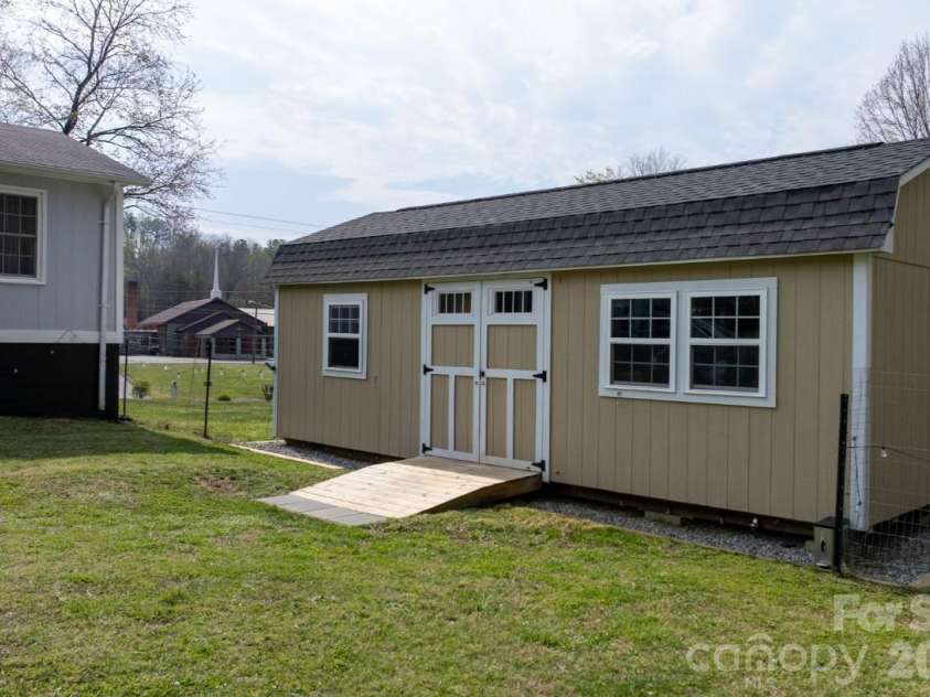 1528 Miller Hill Road, Lenoir, NC 28645.  MLS# CAR4361967, YatesRealty ID 9337. 