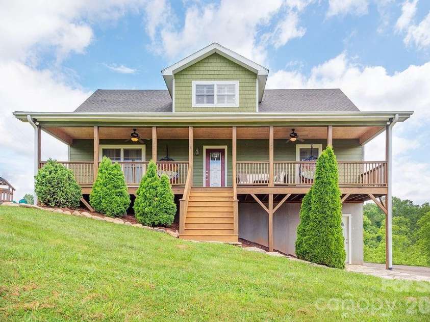 216 Reilly Drive, Leicester, NC 28748.  MLS# CAR4355484, YatesRealty ID 9338. 