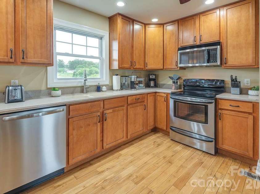 216 Reilly Drive, Leicester, NC 28748.  MLS# CAR4355484, YatesRealty ID 9338. 