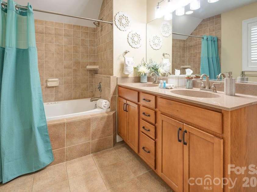 216 Reilly Drive, Leicester, NC 28748.  MLS# CAR4355484, YatesRealty ID 9338. 