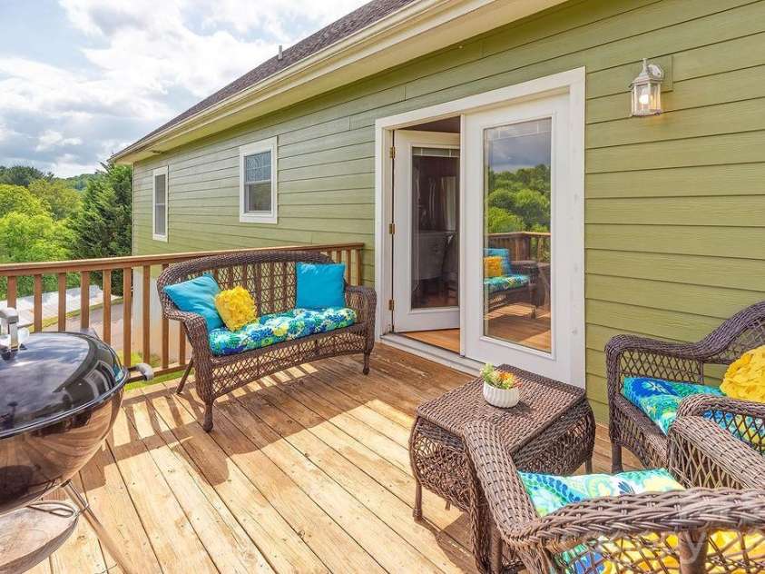 216 Reilly Drive, Leicester, NC 28748.  MLS# CAR4355484, YatesRealty ID 9338. 