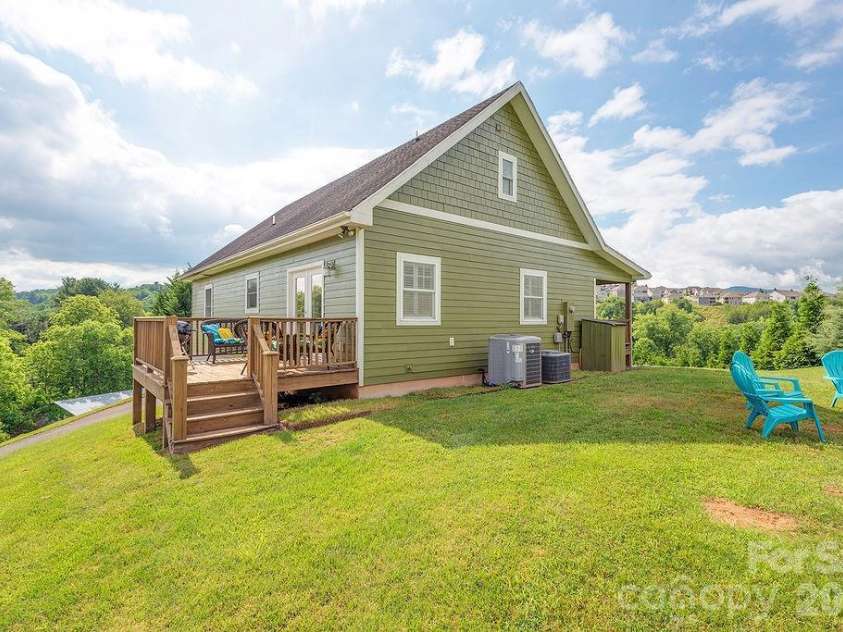 216 Reilly Drive, Leicester, NC 28748.  MLS# CAR4355484, YatesRealty ID 9338. 