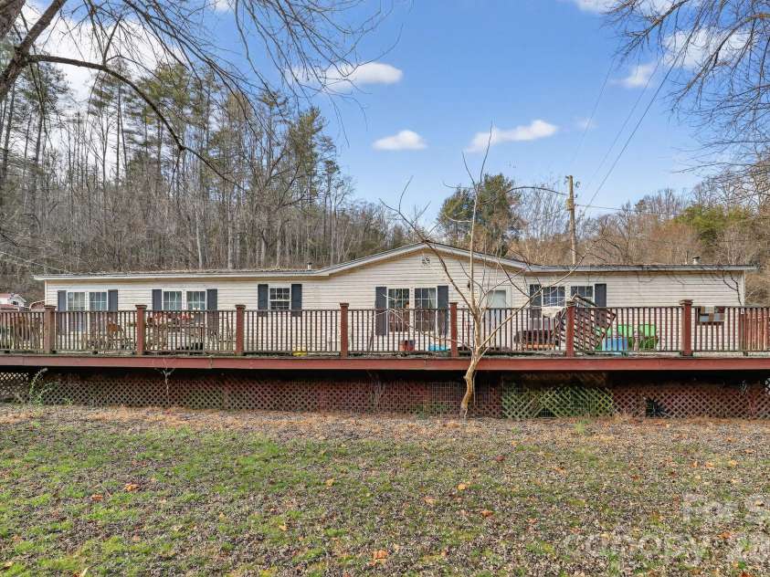15 Wright Road, Whittier, NC 28789.  MLS# CAR4342951, YatesRealty ID 9339. 