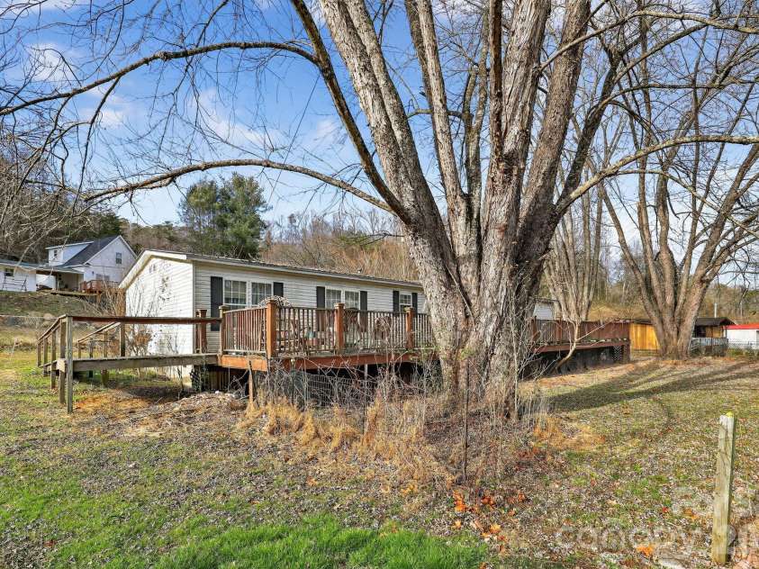 15 Wright Road, Whittier, NC 28789.  MLS# CAR4342951, YatesRealty ID 9339. 