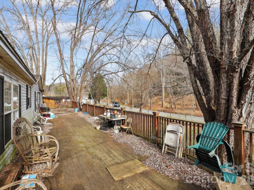 15 Wright Road, Whittier, NC 28789.  MLS# CAR4342951, YatesRealty ID 9339. 